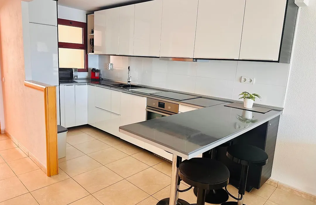 Su Eminencia - Sea View Apartment With Modern Comforts-1