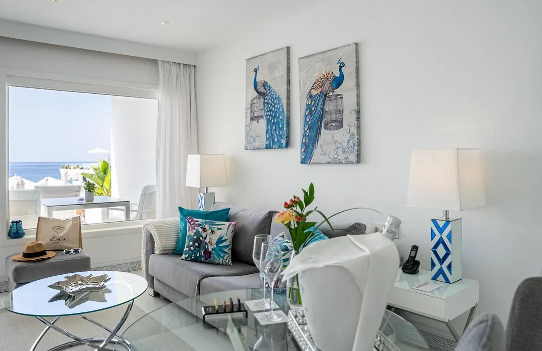 Lani'S Suites De Luxe - Adults Only-1
