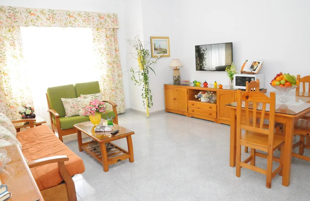 EmyCanarias Holiday Homes Vecindario-1