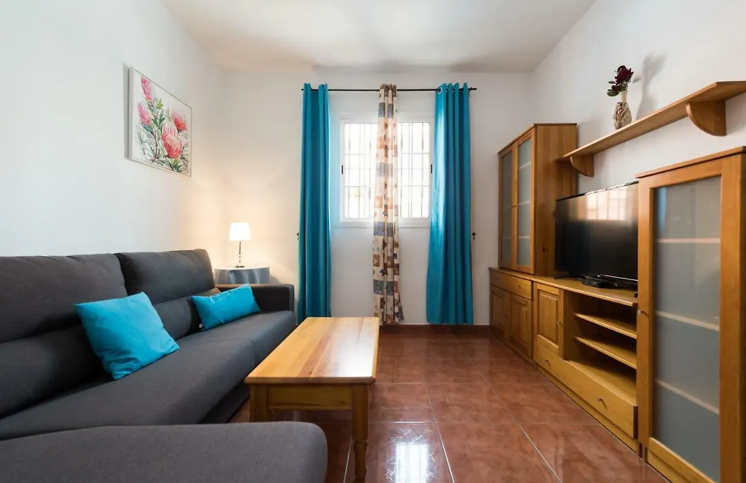 Private Solarium - 2Br House Near The Airport-1