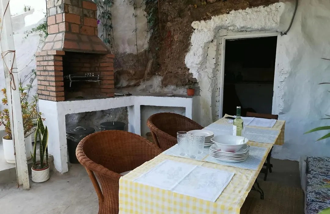 Casa Con Cuevita-1