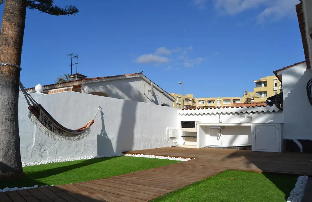 White Exclusive Bungalow. 2 Rooms, Garden & Pool.-1