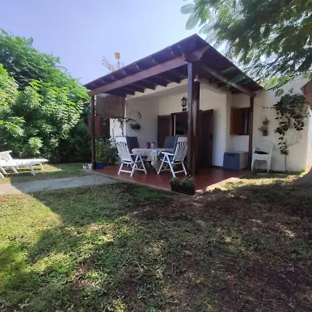 2 Bedroom Bungalow Next Yumbo Center. Free Parking-2