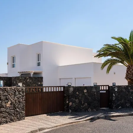 Odin Luxury Villa By Buenavilla-3