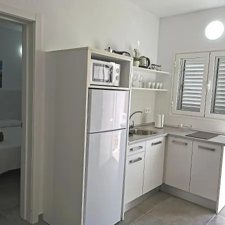 Apartamentos Anjomacar A-2