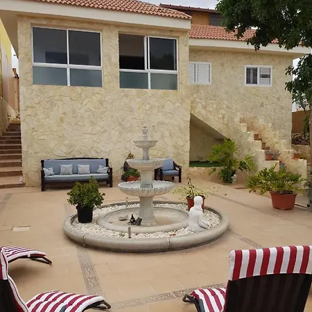 Montana Luna House With Rooms-2