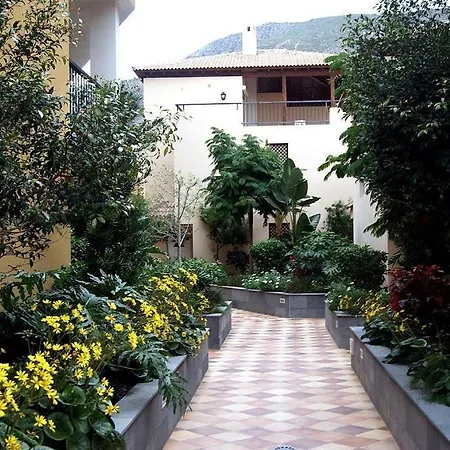 Villa With Private Pool And Beautiful Garden-3