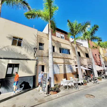 Palm Street Apartment-3