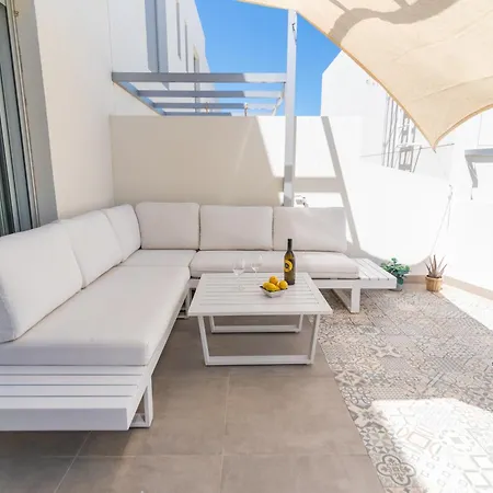 White Medano Apartment. New With Fast Wifi-2