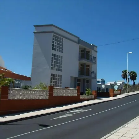 Cozy Apartment In Puerto De Naos 45 M² Mountain View-3