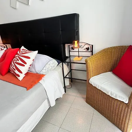 Habitaciones en Pisos compartidos cerca al Mar!-2
