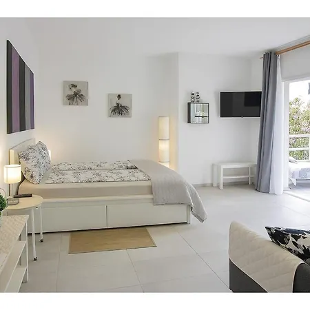 Fantastico 4 - With Large Private Terrace, Free Parking, Air Conditioning, Bbq-3