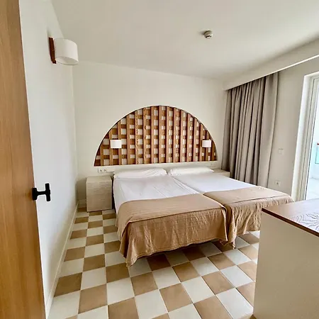 Neptuno Suites - Adults Only-2