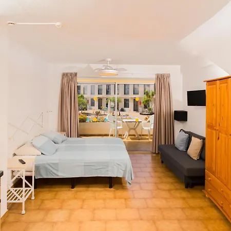 Apartamentos Charco del Conde-2