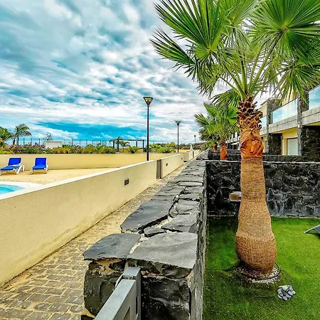Townhouse 2 Bedrooms On The First Line-3