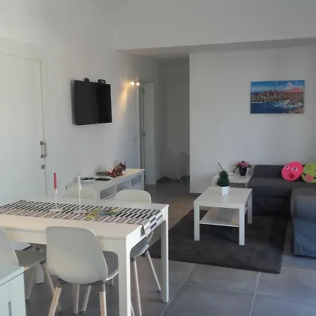Casa Serafin Primera Linea 40B-2