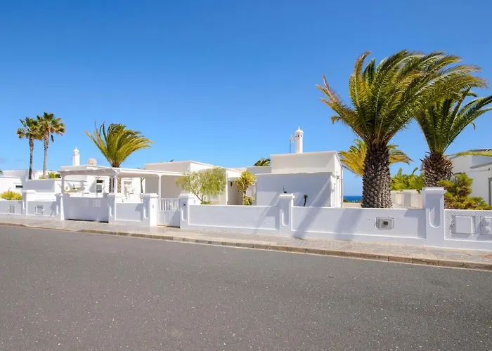 La Casa Del Puerto, Puerto Calero Villa with Pool