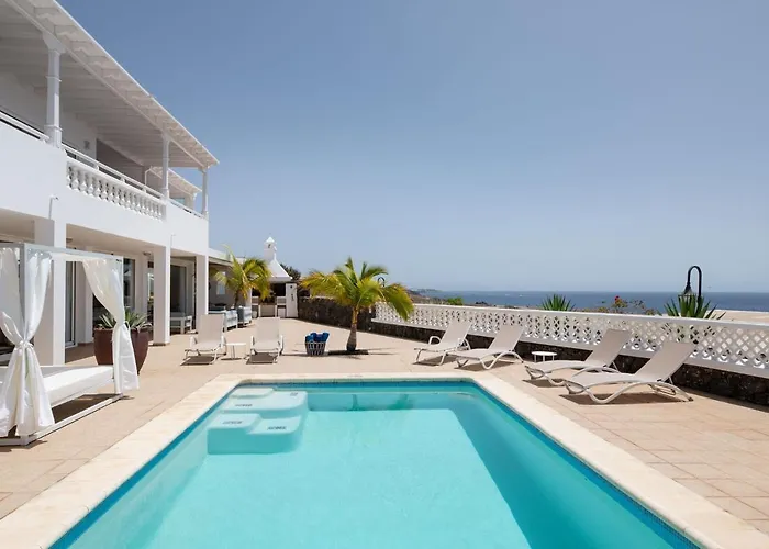 Odin Luxury Villa By Buenavilla Puerto Calero mit Pool