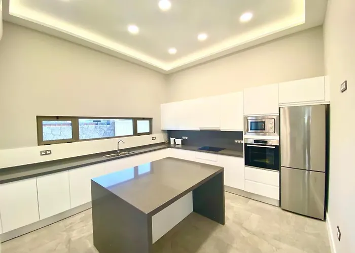 Luxury Villa Olivia 3 Beds - 3 Baths Puerto del Carmen  con Piscina