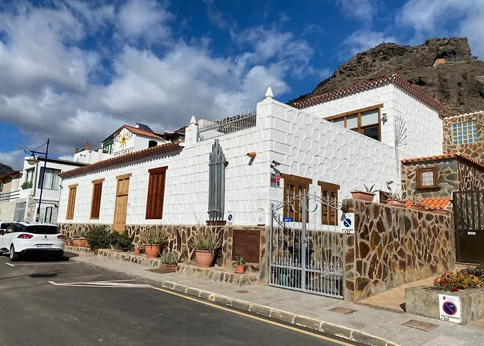 Beautiful Beach House In Traditional Canarian Style Puerto De Mogan