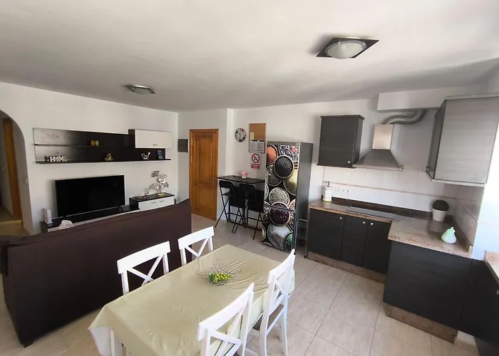 AR Home - Apartamento de 3 dormitorios con ascensor en Las Huesas, Telde