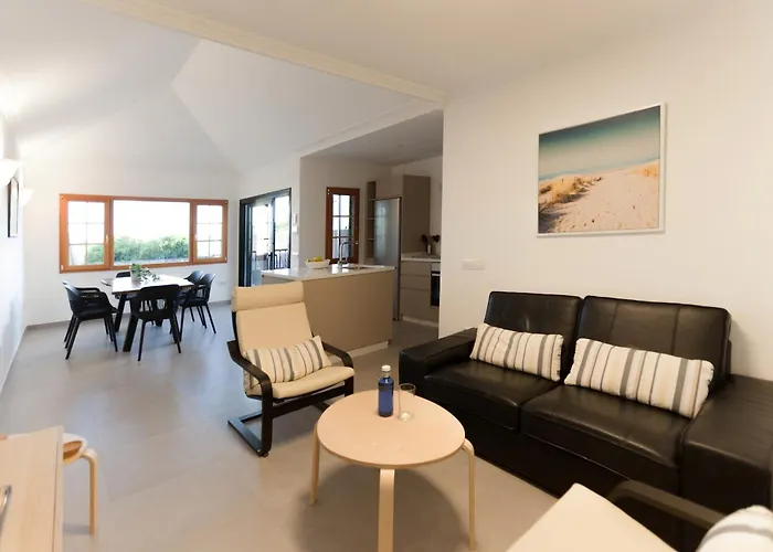 3 Bedroom Villa Venus Jupiter And Neptune With Private Heated Pool Puerto del Carmen  che accetta animali