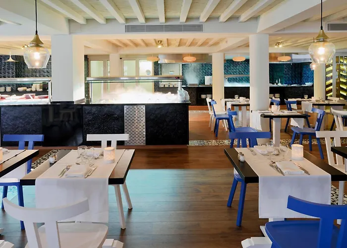 Los Cristianos (Tenerife) hotels near Siam Park