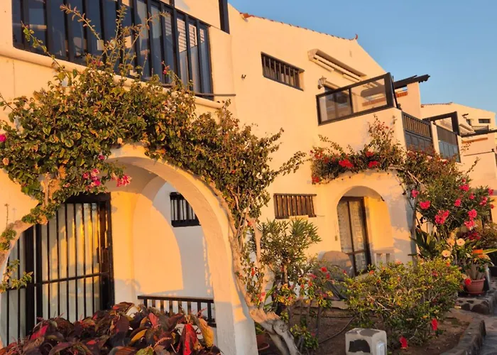 Very Romantic Seaview Apartment Patalavaca Mogán with Warm Pool admite animales