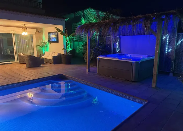Villa Blossom In The Beautiful Area Of Puerto Santiago Tenerife With 5 Bedrooms For Up To 10 Guests Private Swimming Pool And Many Other Activities To Entertain The Family Secure Parking For 2 Cars And Disabled Access Throughout Puerto de Santiago 
