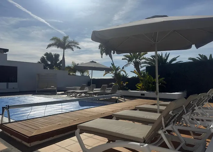 Villa Dedalos - Spacious Luxury Villa With Heated Pool In Puerto Calero