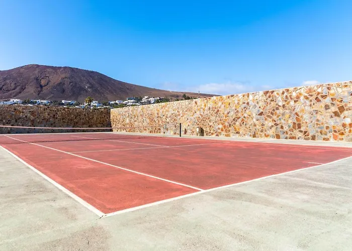 Hoteles de Lujo en Playa Blanca (Lanzarote) cerca de Castillo de San Marcial de Rubicón de Femes
